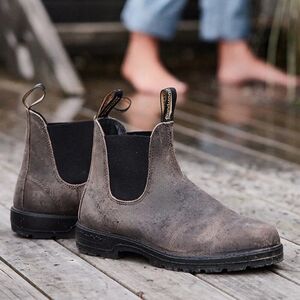 BLUNDSTONE Chelsea Heeled High-Top Boots In Clay (size 10.5) NIB!